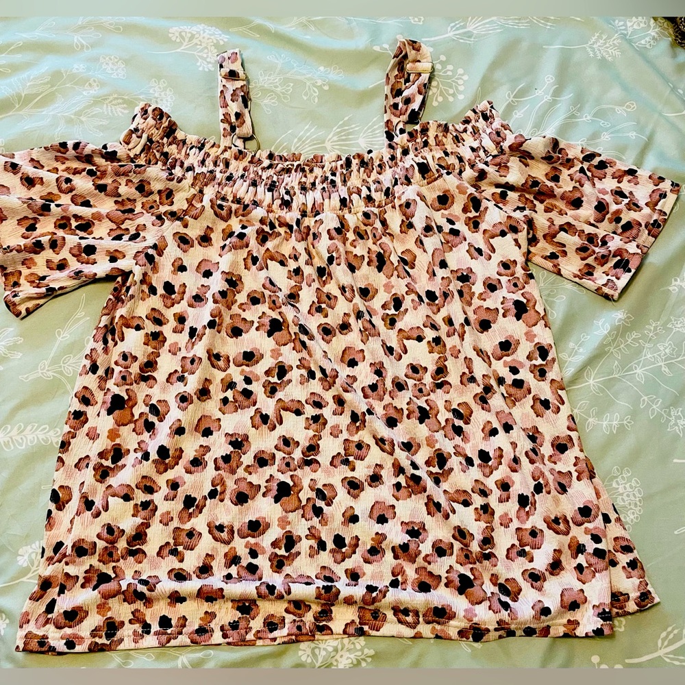 Adorable Melloday top!
